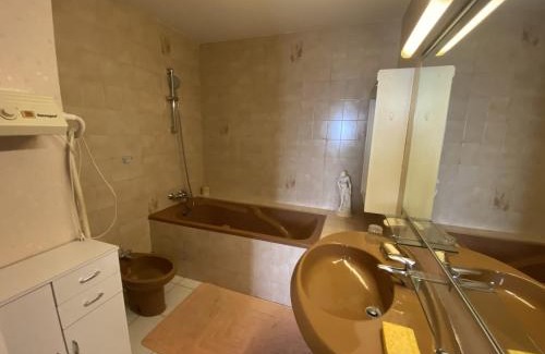 Larmor-Plage Apartamento | Larmor-Plage T4 Spacieux avec Terrasse, Ascenseur et Parking face à la Mer - FR-1-349-124
