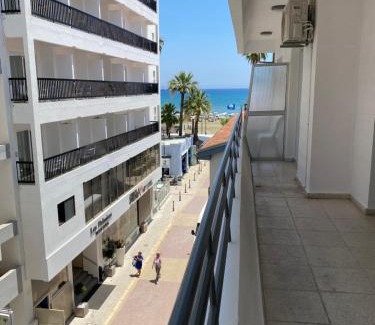 Larnaca City Centre Apartamento | Larnaca Bay Suites