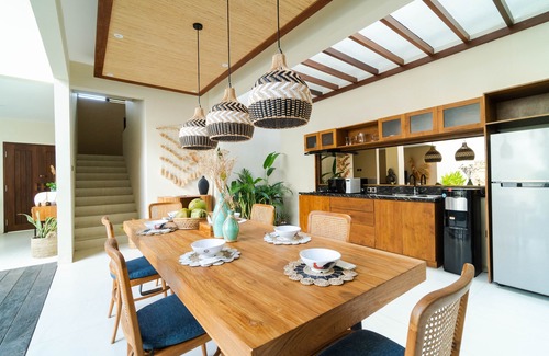 Batu Bolong Hotel | Larose Villas and Boutique Camp