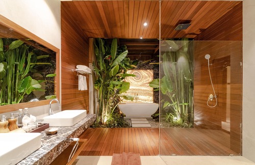 Batu Bolong Hotel | Larose Villas and Boutique Camp