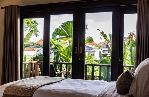 Batu Bolong Hotel | Larose Villas and Boutique Camp