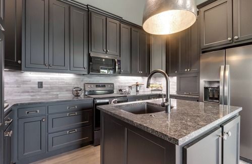 Rogers Apartamento | Beaver Lake Studio: Luxe Stay at Historic Site