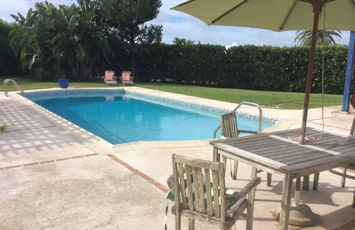Smith's Apartamento | Apartamento en Las Brisas con piscina y cerca de la playa (y un cargador Twizy)