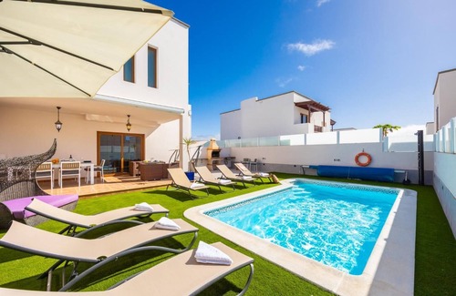 Costa Teguise Villa | Las Caletas - Cuatro Habitaciones Villa, Capacidad 8