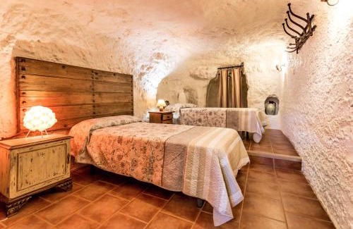 Alcalá del Júcar Casa | Las Cuevas Del Abismo