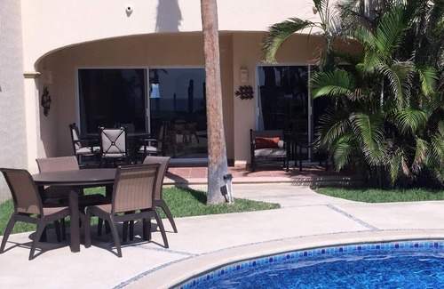 Zona Hotelera Condominio | Las Mañanitas - Frente a la playa en planta baja 1BR Condo, piscina semi-privada