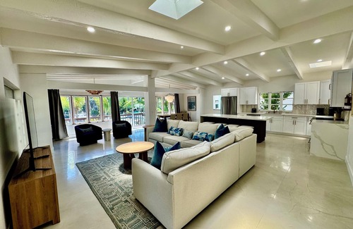 Hendricks and Venice Isles Casa | Coastal Escape 7/5 - 16 Guests - Waterfront