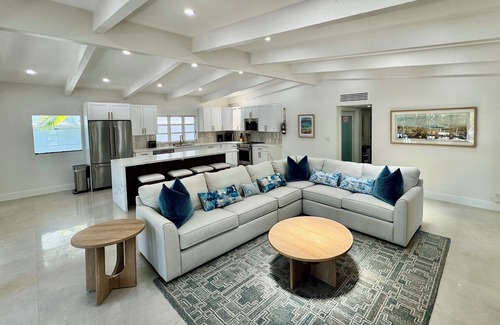 Hendricks and Venice Isles Casa | Coastal Escape 7/5 - 16 Guests - Waterfront