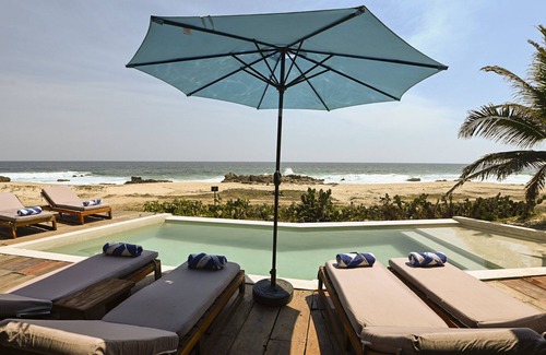 Santa María Tonameca Villa | Las Olas, spacious beach front room with infinity pool and spectacular views