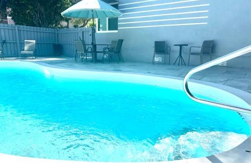 Victoria Park Apartamento | Las Olas Oasis, Pool, Parking, Central and Cozy!
