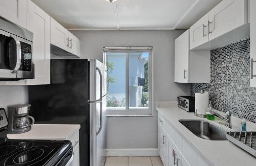 Victoria Park Apartamento | Las Olas Oasis, Pool, Parking, Central and Cozy!