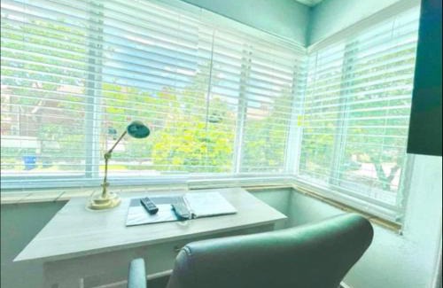 Victoria Park Apartamento | Las Olas Oasis, Pool, Parking, Central and Cozy!
