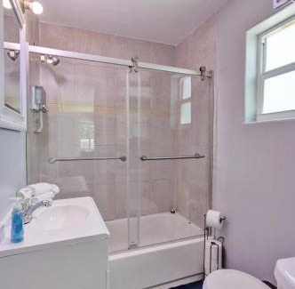 Victoria Park Apartamento | Las Olas Oasis, Pool, Parking, Central and Cozy!