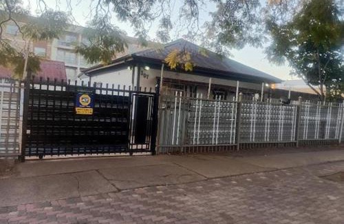 Pretoria West Hotel | Las Palmas Day & Night Guest House