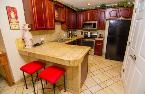 Puerto Peñasco Apartamento | Las Palmas Resort at Sandy Beach- Condo Grande 704 condo