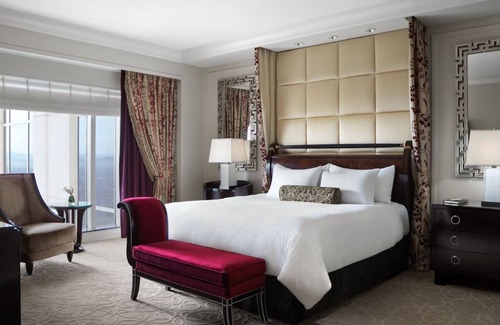 Las Vegas Hotel | Las Vegas Escape! 2 Modern Units, Pool, Parking, Near The Mirage Volcano
