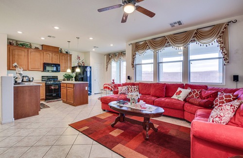 Spring Valley Casa | Las Vegas Home w/ Mtn Views: 13 Mi to the Strip!