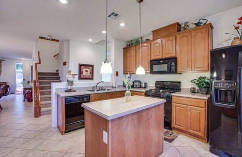 Spring Valley Casa | Las Vegas Home w/ Mtn Views: 13 Mi to the Strip!