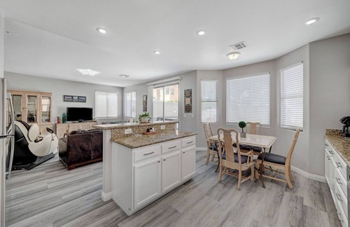 Centennial Hills Casa | ❤️ Las Vegas Vacation Home. 3 King 10 Twin Beds. Family Friendly. Entire Home.