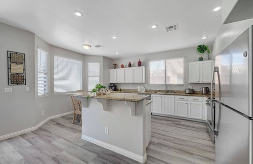Centennial Hills Casa | ❤️ Las Vegas Vacation Home. 3 King 10 Twin Beds. Family Friendly. Entire Home.