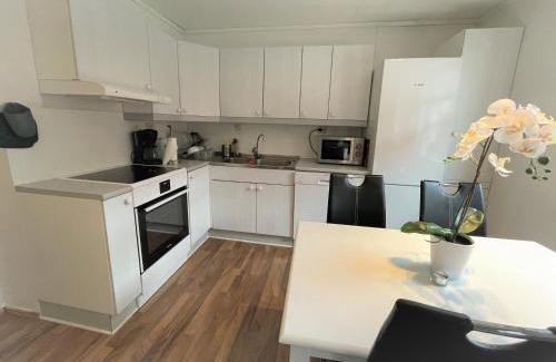Syssleback Apartamento | Lassiebyn 10 Entire Apartment with Parking & Kitchen