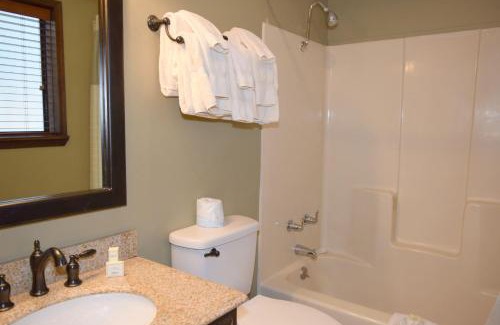 Red River Casa | Last Chance - Pet Friendly - Satellite - Grill - Fireplace - Close to everything