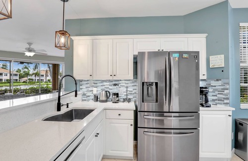 Naples Condominio | Last Minute North Naples Seasonal Rental Available! Amazing Location East of 75