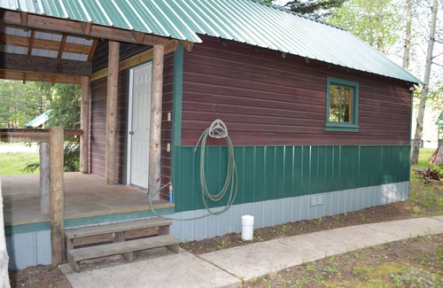 Essex Cabina | Last minute Plan to Glacier Guest Cabin Sauna