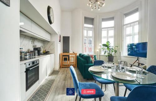 Dartmouth Park Apartamento | Last-Minute Reserve l Sleeps Up to 4 Guests l Flat 1 l One-Bedroom Apartment with King Bed and High Ceilings Near Camden by Live London Short Lets & Serviced Accommodation