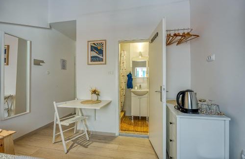 Cove Murtar Hotel | Lasta Lošin Town Rooms - Happy Rentals