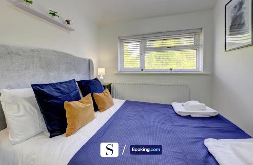 Knowle Sands Apartamento | LastMinOffer 10pc Off I A Lovely Executive Home for Families or Contractors I A Lovely Garden and Parking Space I Wifi I Early check-in or Long Term Rates Available I SILVA Short Term Lets 4 out of 5 from over 650 stays