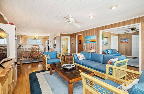 Caswell Beach Casa | Tarde para el cielo: 3 BR / 2 BA casa en Caswell Beach, para 6 personas