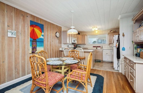 Caswell Beach Casa | Tarde para el cielo: 3 BR / 2 BA casa en Caswell Beach, para 6 personas