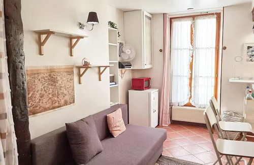 5th Arrondissement Apartamento | Latin Quarter Stay for 4 near Panthéon/Near Metro/Paris Centre