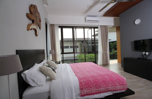 Grogol Utara Cama Y Desayuno | Estudio latino (CoHaus)