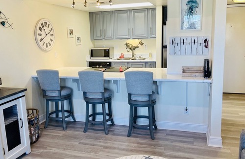 Villa Sabine Condominio | Latitude Adjustment *Paradise-steps from the ocean! Incredible Gulf & Bay views!
