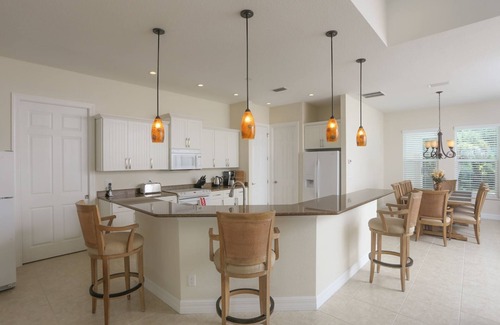 Englewood Casa | Latitude Adjustment - 1956 Bayshore