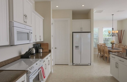 Englewood Casa | Latitude Adjustment - 1956 Bayshore