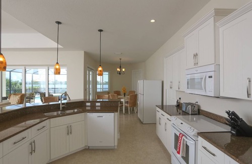 Englewood Casa | Latitude Adjustment - 1956 Bayshore