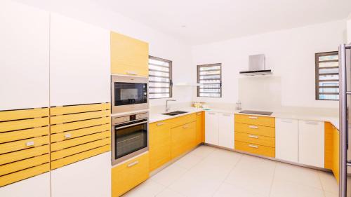 Black River Apartamento | Latitude By Horizon Holidays