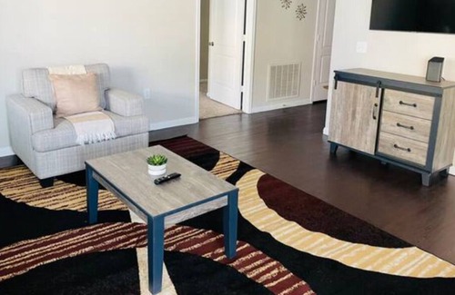 Pearland Apartamento | Latte ~ New Cozy 2 Bedroom Steps Away From Shopping!
