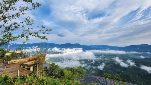 Tram Tau Hotel | Lau Camping Phình Hồ