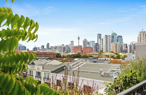Ultimo Apartamento | Laube 105 Modern Inner city Sanctuary with Balcony