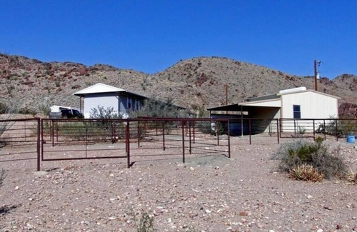Terlingua Casa | Retiro de risa de caballo: 3bdr Inicio W / Corral del caballo en 217acres