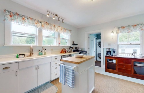 Pemaquid Beach Casa | Laughton House & Cottages