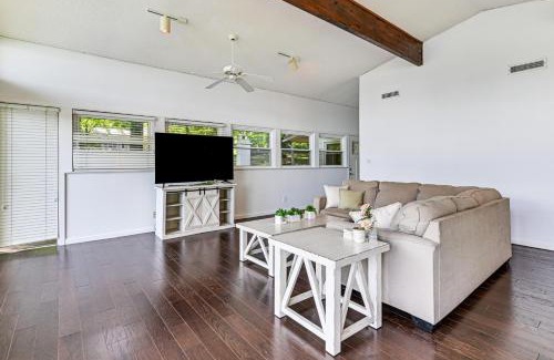 Mount Mourne Casa | Launch and Dock Lake Norman Retreat with Scenic Deck