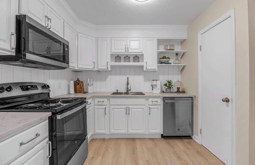 Cape Caneveral Beach Gardens Casa | Launch & Lounge: Cozy Cape Canaveral Beach Townhome Near Surf & Space!