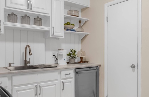 Cape Caneveral Beach Gardens Casa | Launch & Lounge: Cozy Cape Canaveral Beach Townhome Near Surf & Space!