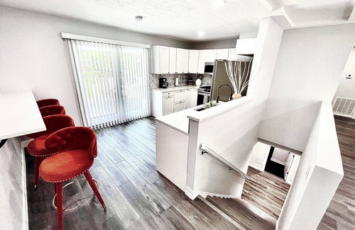 Columbus Casa | Launchpad: stewardess layover / stylish place to stay is perfect 4 group trips.