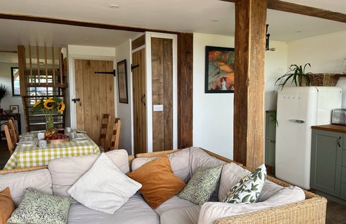 Wisborough Green Casa | Laundry Barn-your rural retreat. Unique detached barn in southern England.